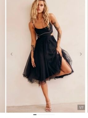 Scoop-Neck Black Midi Tulle Dress with Cutout Waist